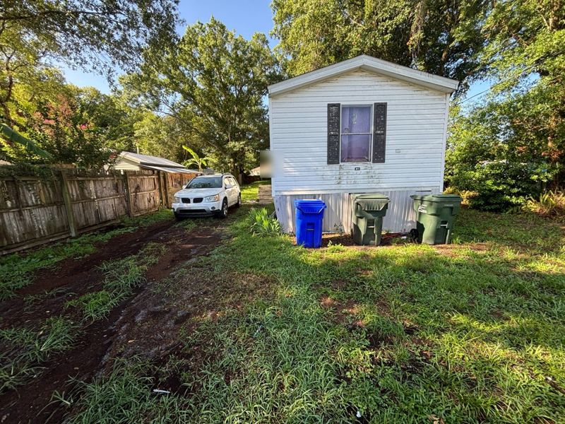 Manufactured home with four co-owners that closed as a cash sale